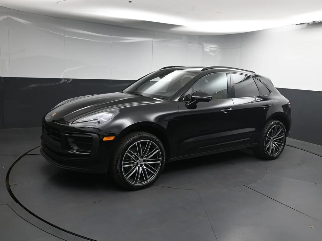 2025 Porsche Macan -'s photo