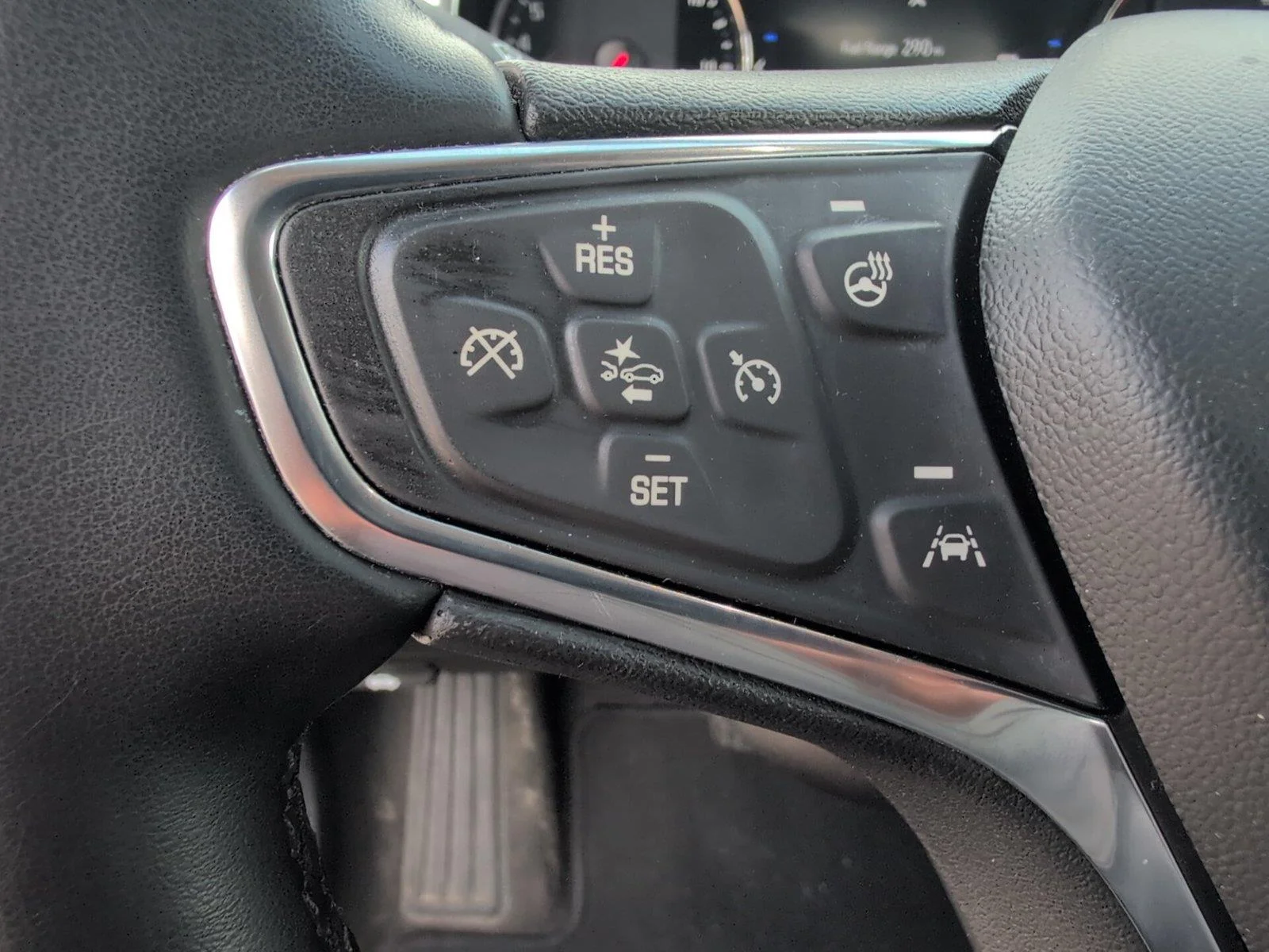 Used 2024 Summit White Chevrolet 2LT image 28