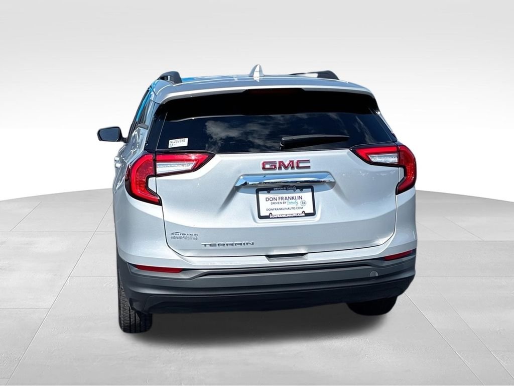 Used 2022 Silver GMC SLE image 7