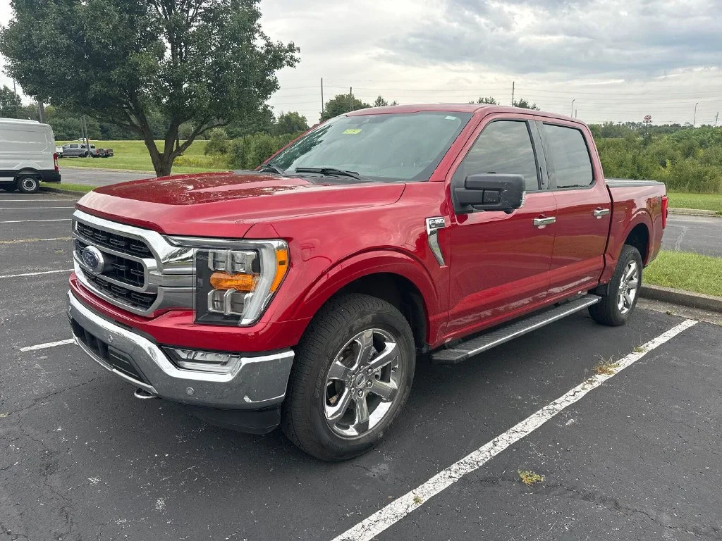 Used 2021 Red Ford XLT image 2