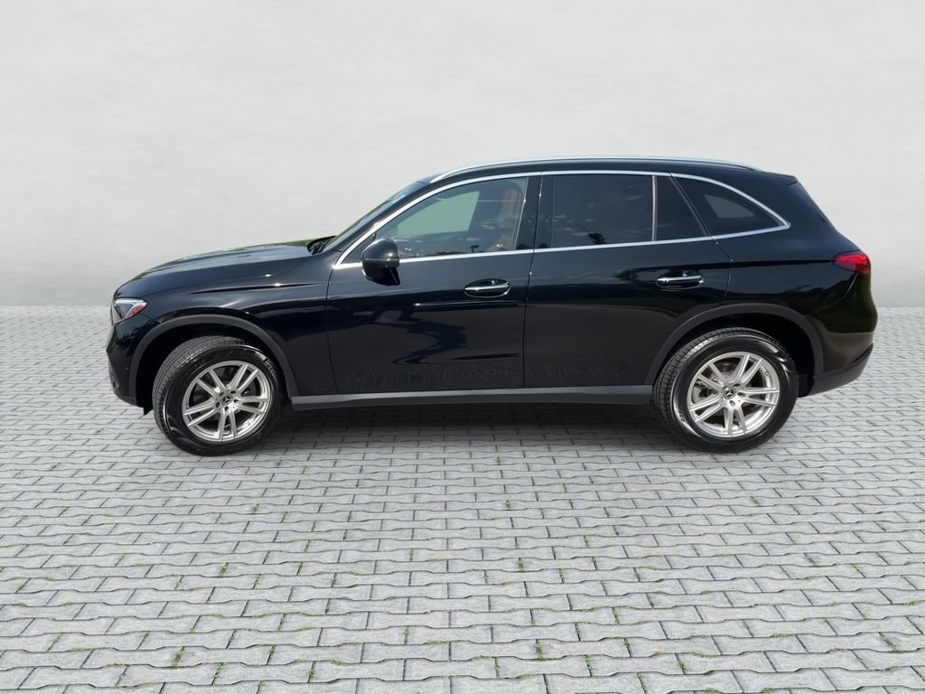 Used 2023  Mercedes-Benz GLC 300 image 5