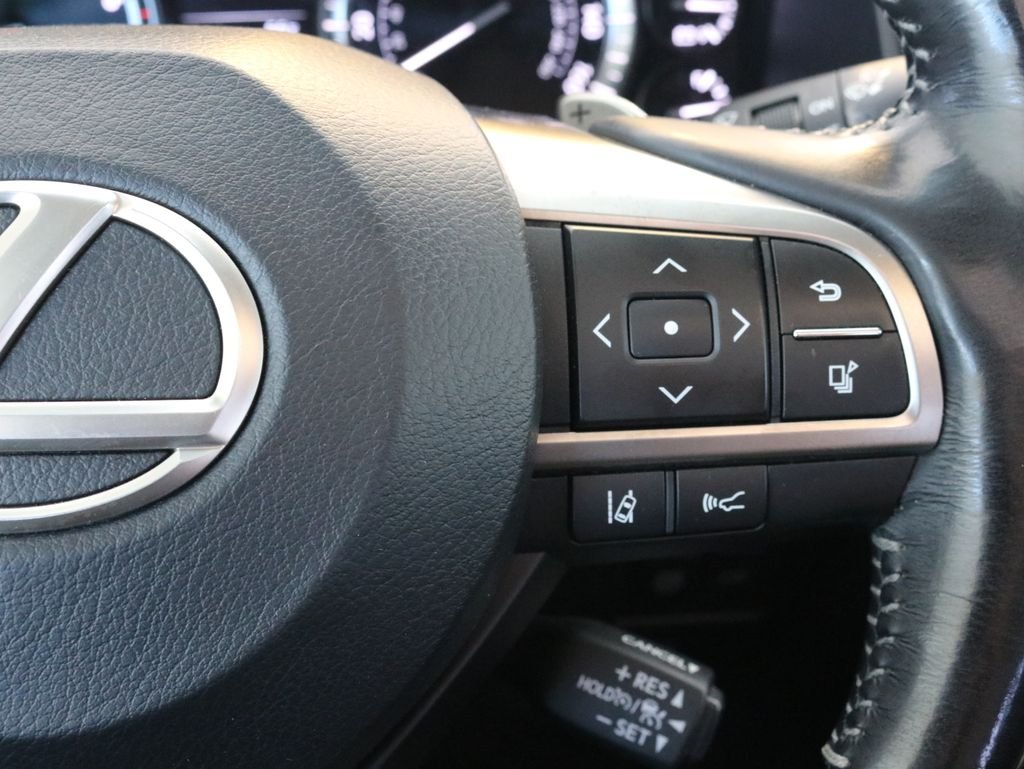 Used 2017 White Lexus 570 image 12