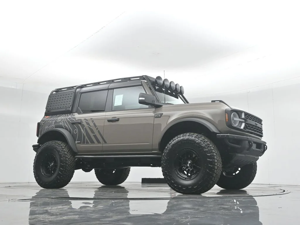New 2025 Marsh Gray Ford Badlands image 3