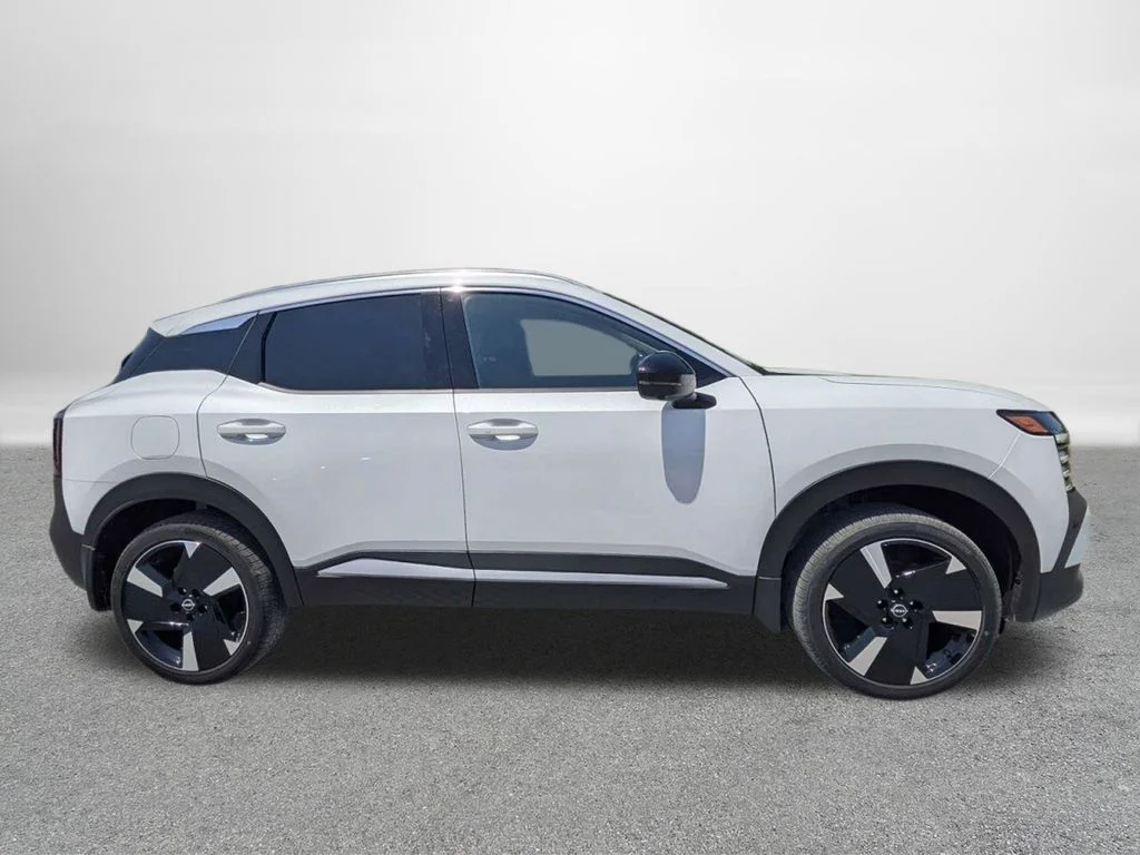 New 2026 White Nissan SR image 2