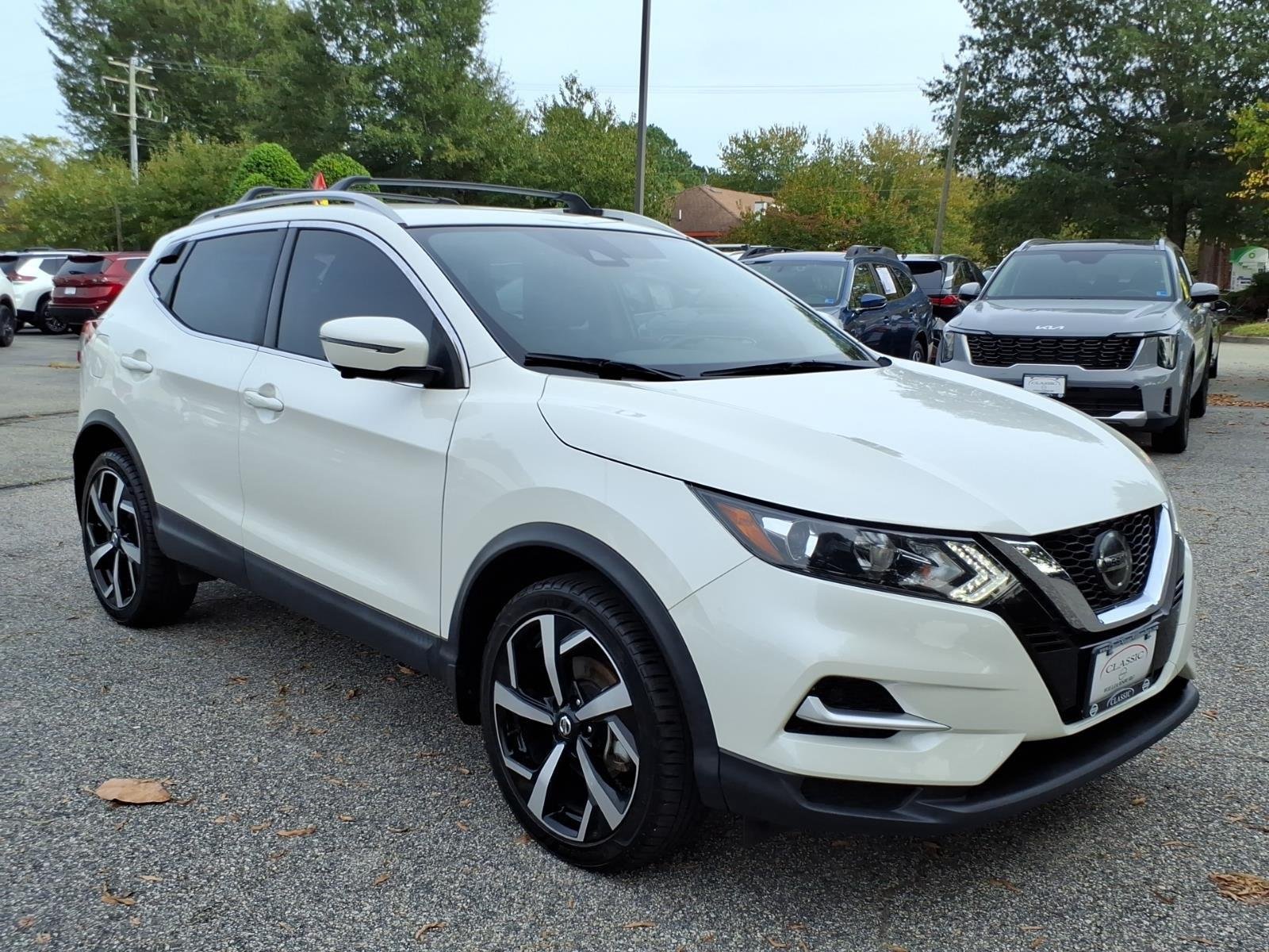 Used 2021 Pearl White Tricoat Nissan SL image 5