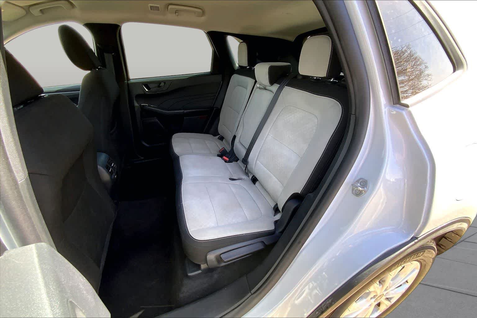 Used 2025 Space Silver Metallic Ford Active image 36