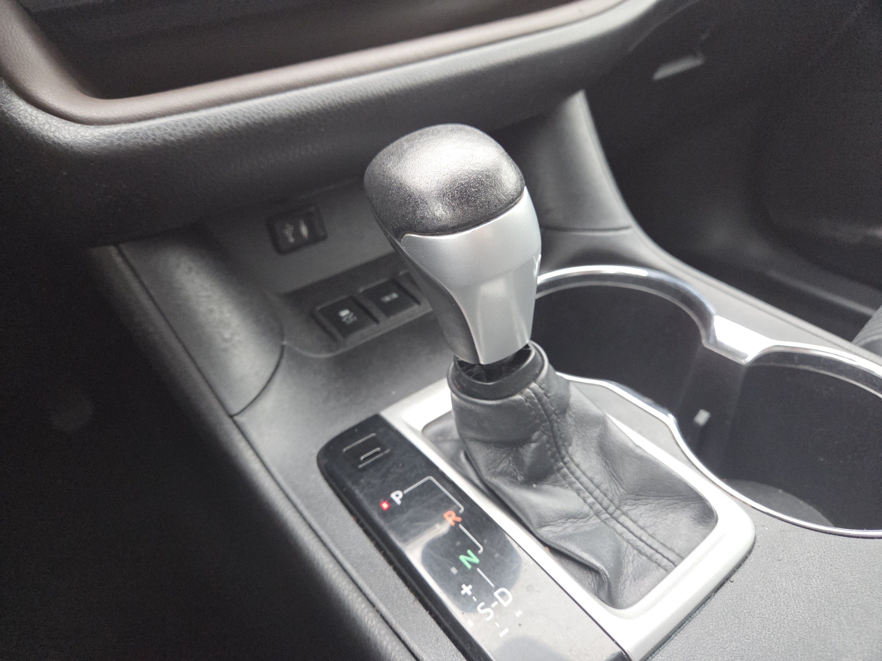 Used 2015 Silver Sky Metallic Toyota LE Plus V6 image 32