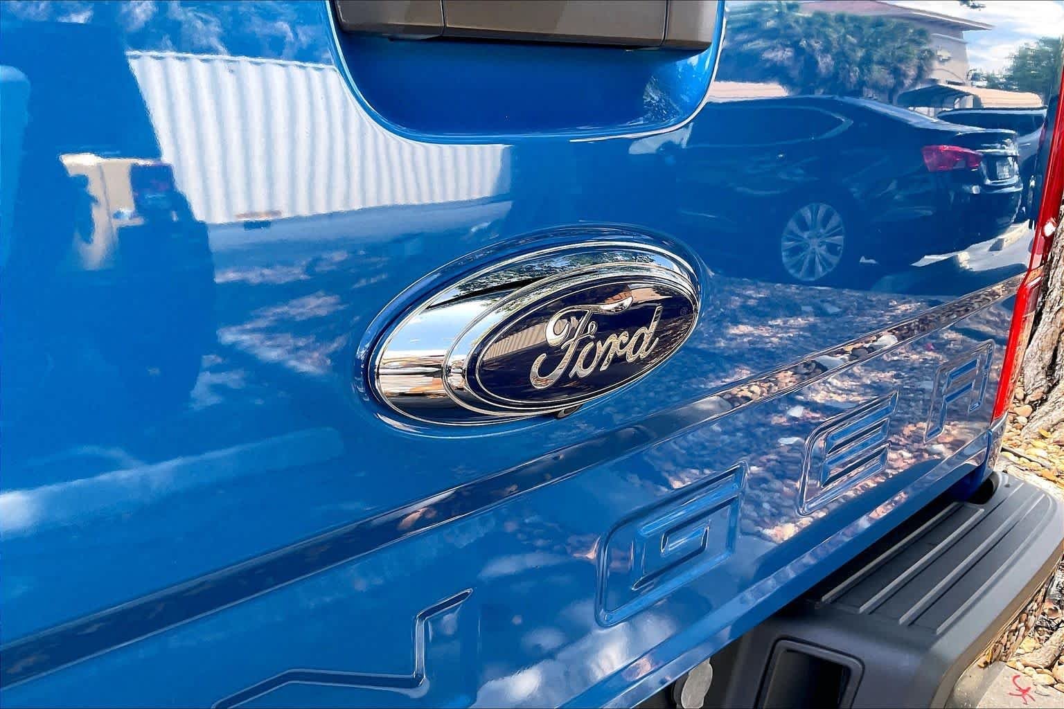 Used 2022 Velocity Blue Ford XLT image 9