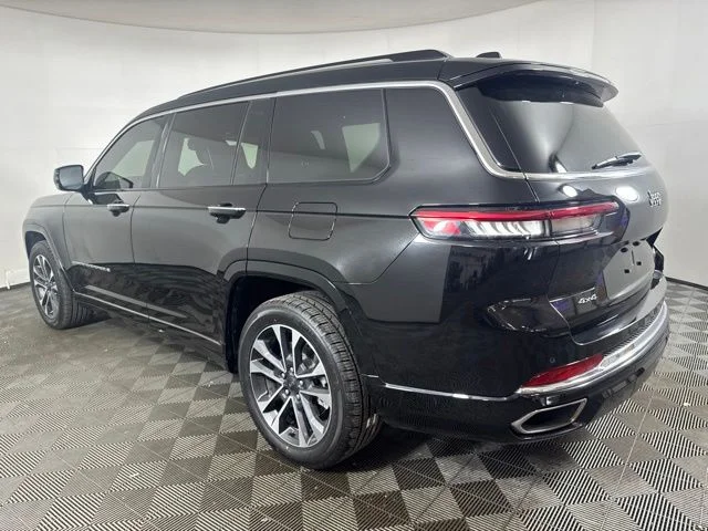 Used 2023 Diamond Black Jeep Overland image 6