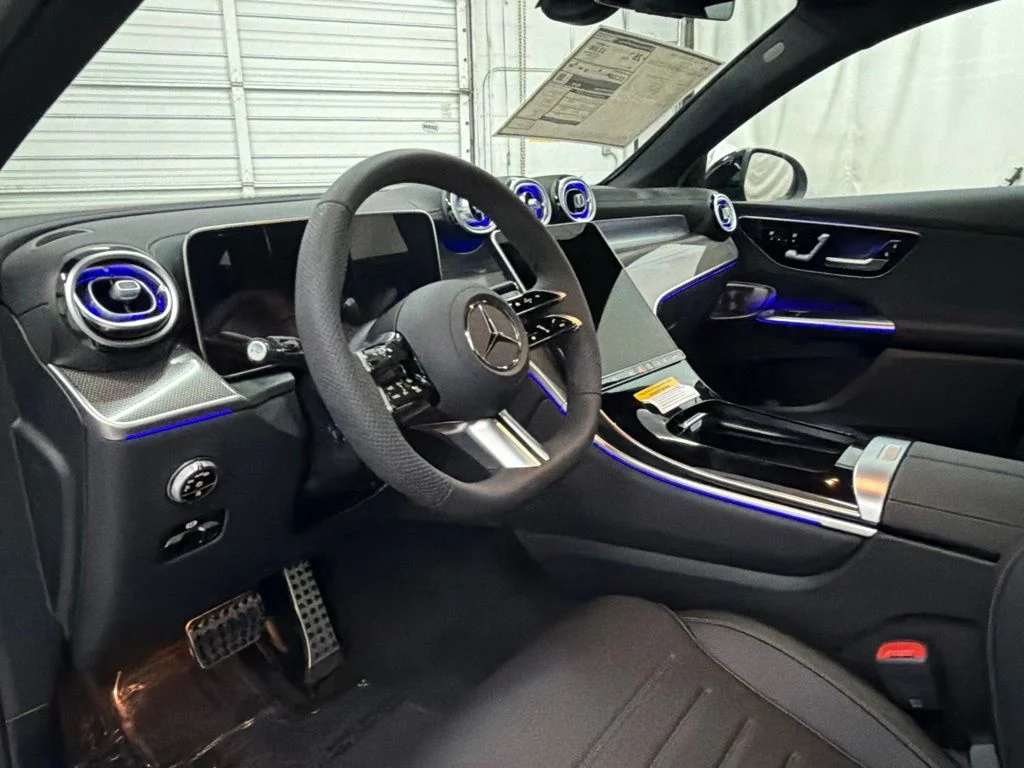 New 2027 White Mercedes-Benz GLC 300 image 12