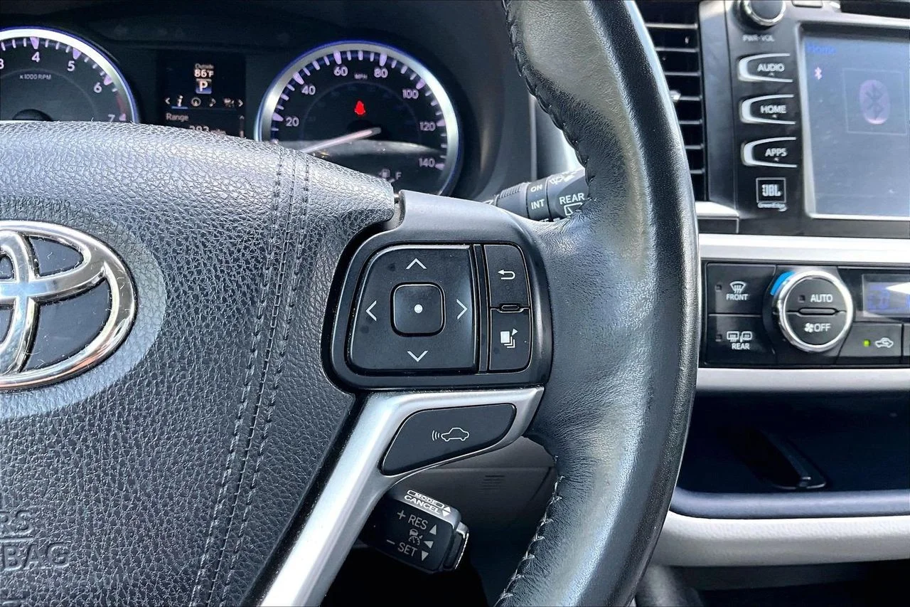 Used 2015 Black Toyota Limited image 32