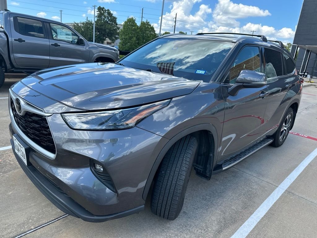 Used 2022 Gray Toyota XLE image 1