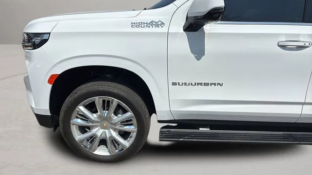 Used 2024 Summit White Chevrolet High Country image 34