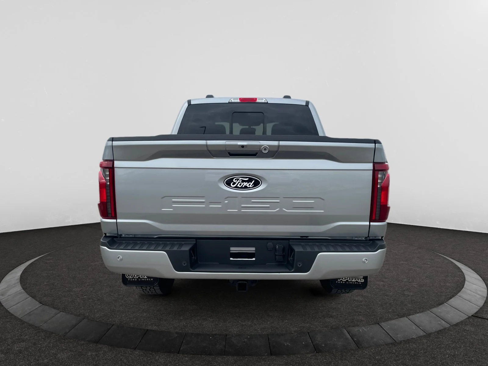 New 2026 Iconic Silver Metallic Ford XLT image 4