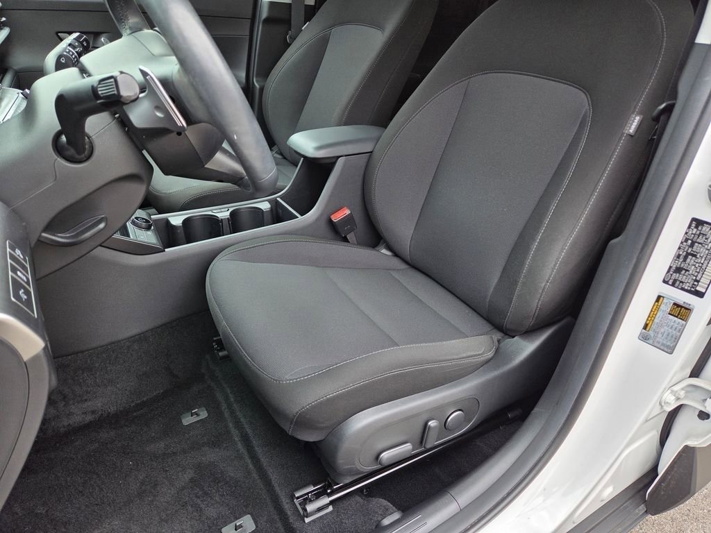 Used 2024 Atlas White Hyundai SEL image 11