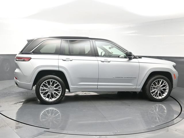 Used 2023 Silver Jeep Summit image 8