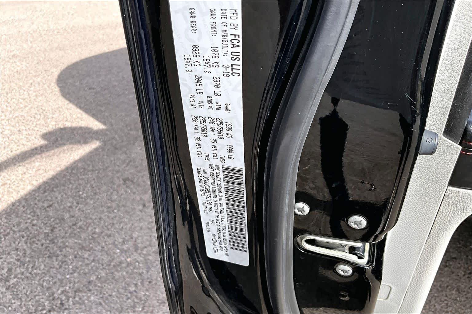Used 2019 Diamond Black Crystal Pearlcoat Jeep Limited image 33