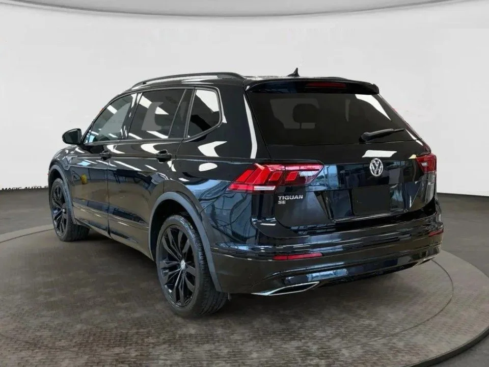Used 2021 Black Volkswagen 2.0T SE R-Line Black image 6