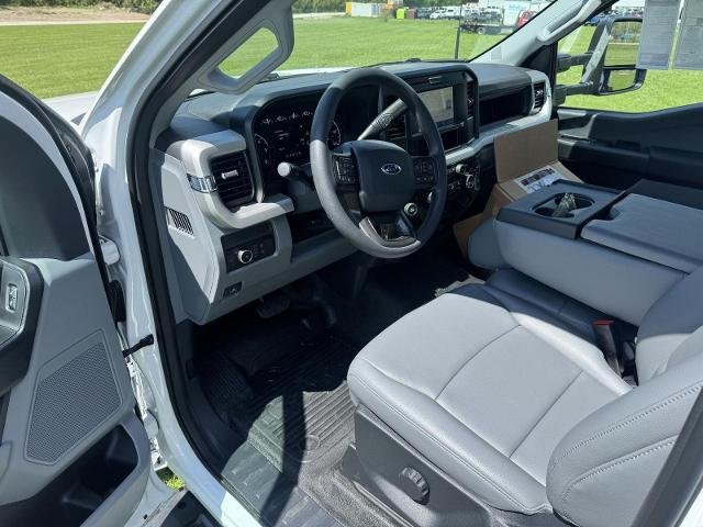 New 2025 Oxford White Ford F-350® XL image 5