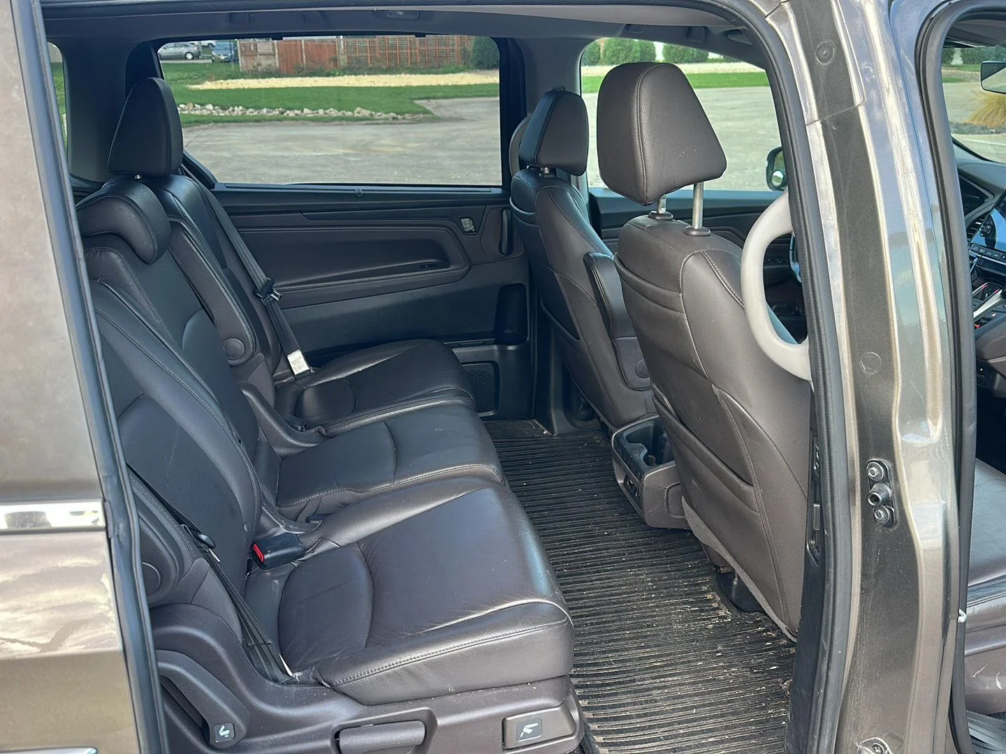 Used 2018 Pacific Pewter Metallic Honda Touring image 24