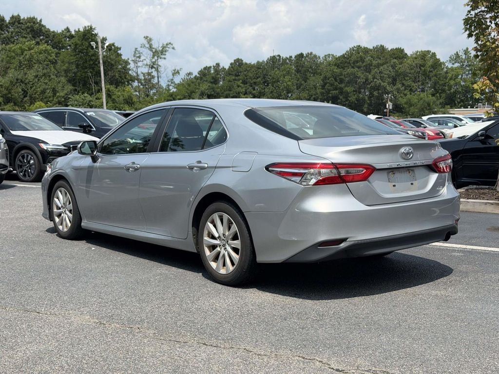 Used 2018 Silver Toyota LE image 3