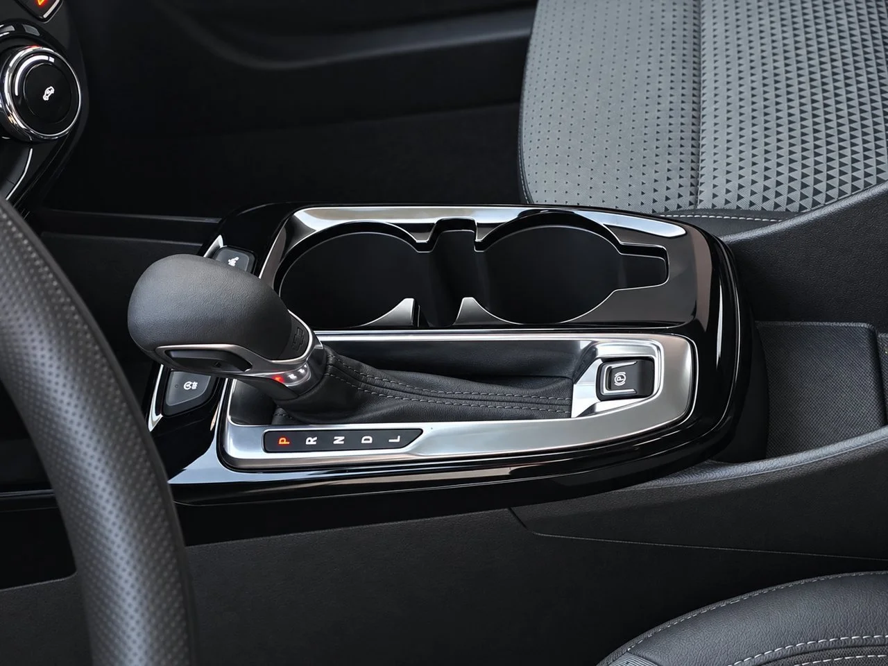 Used 2024 Summit White Chevrolet LT image 18