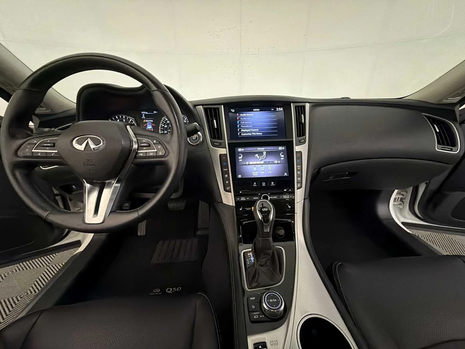 Used 2023 Majestic White INFINITI LUXE image 17