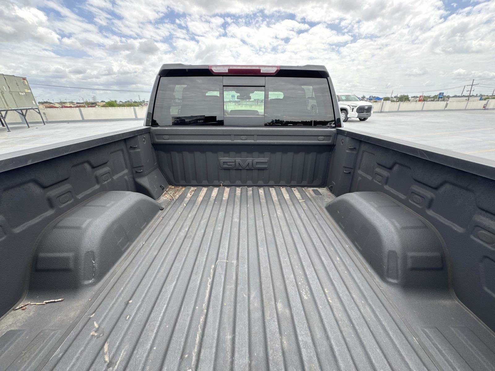 Used 2022 Onyx Black GMC SLT image 8