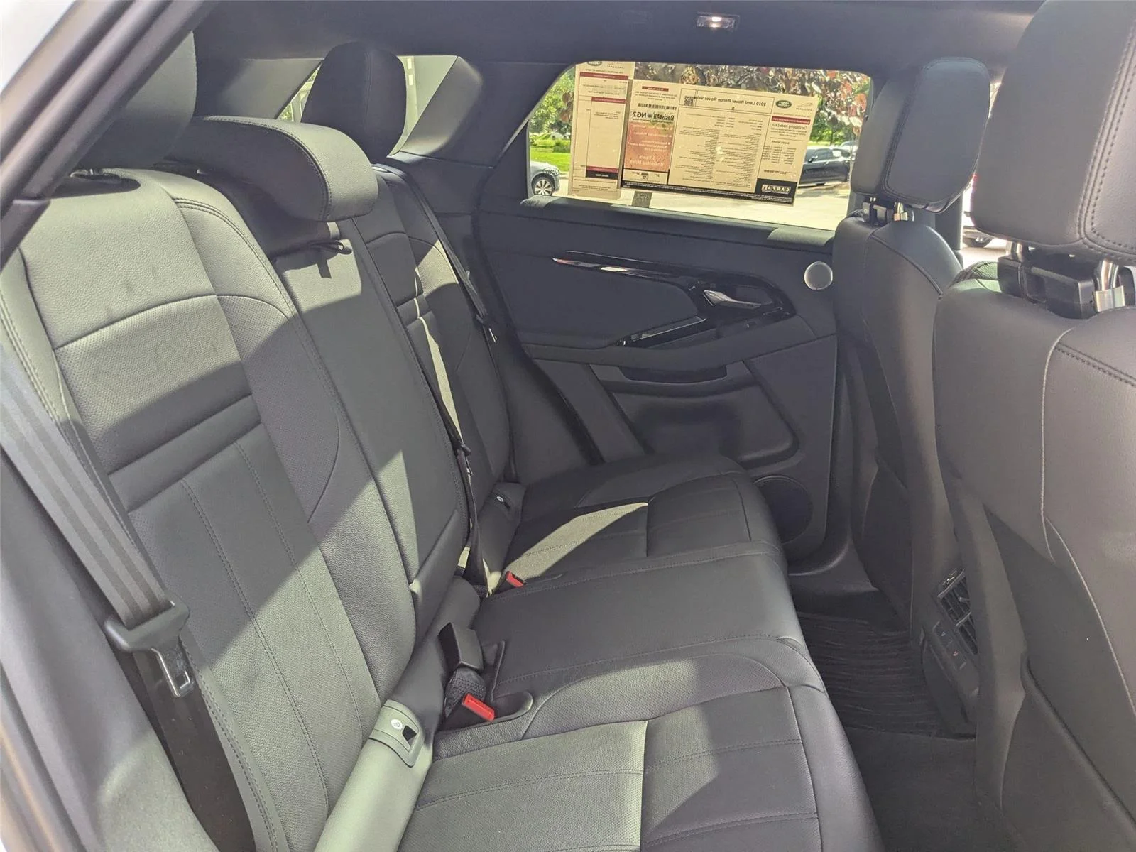 Used 2025 Fuji White Land Rover Dynamic SE image 28