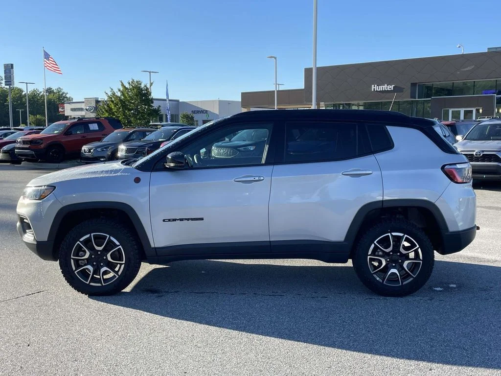 Used 2024 Silver Zynith Metallic Clearcoat Jeep Trailhawk image 26