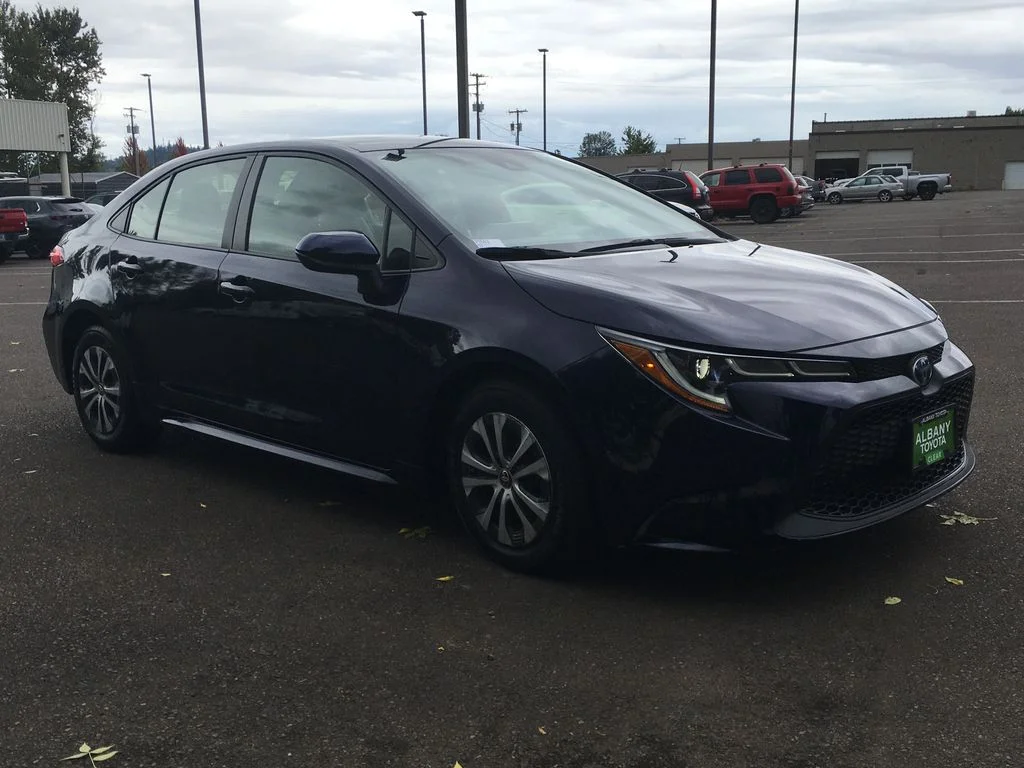 Used 2022 Blue Toyota LE image 9