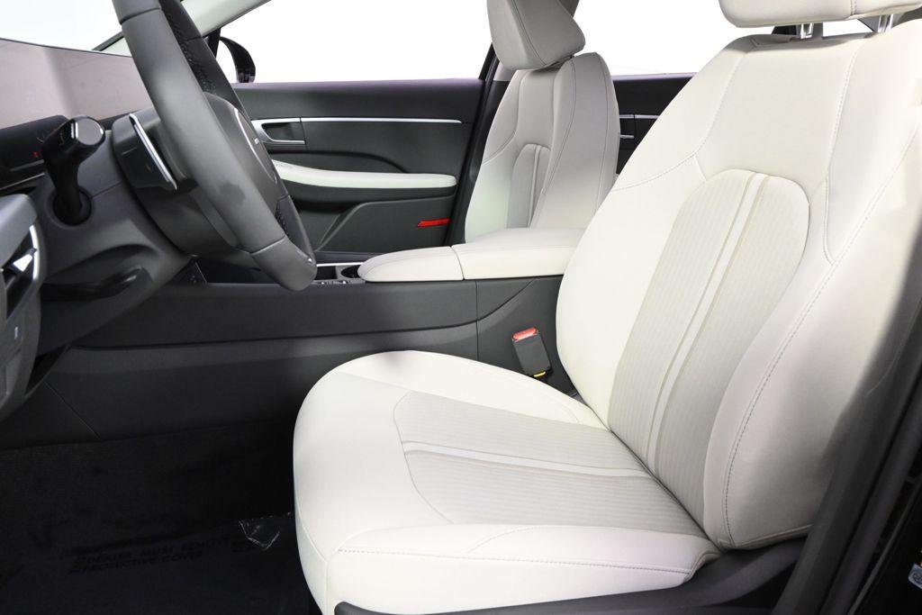 New 2026 Abyss Black Hyundai SEL Sport image 13