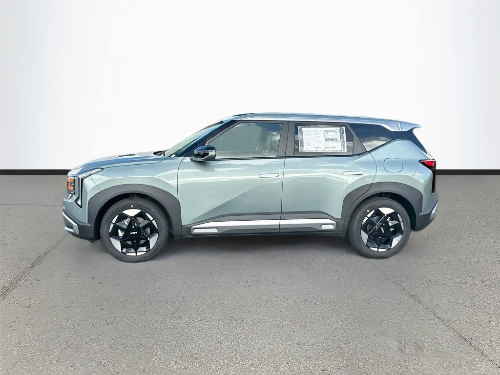 New 2027 Iceberg Green Kia S image 4