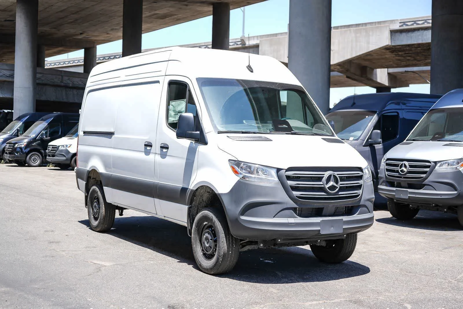 New 2025 Arctic+White Mercedes-Benz Cargo 144WB High Roof AWD 2.0L I4 Diesel Turbo HO image 3