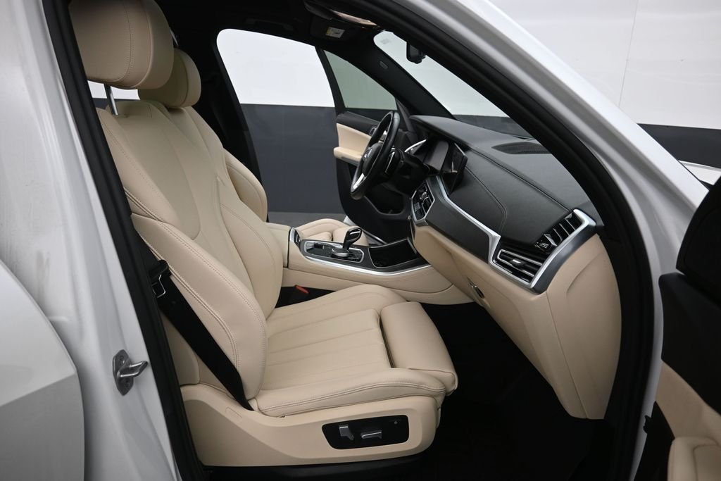 Used 2022 White BMW xDrive40i image 27