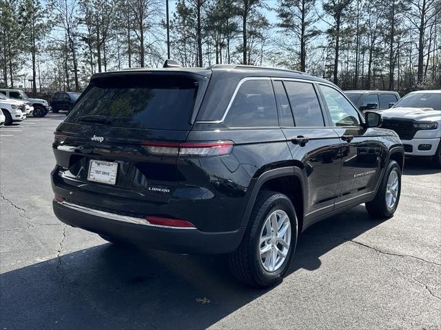 New 2026 Diamond Black Crystal Pearl-Coat Exterior Paint Jeep Laredo X image 8