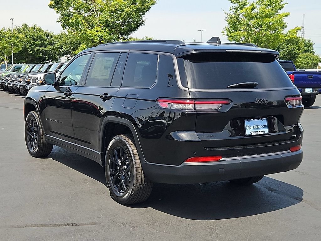 New 2026 Diamond Black Crystal Pearl-Coat Exterior Paint Jeep Altitude image 4