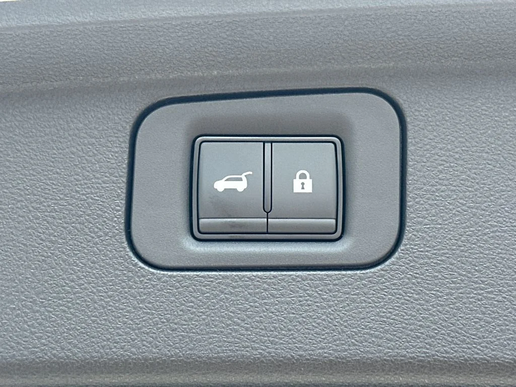 New 2027 RADIANT WHITE INFINITI Luxe 4WD image 16