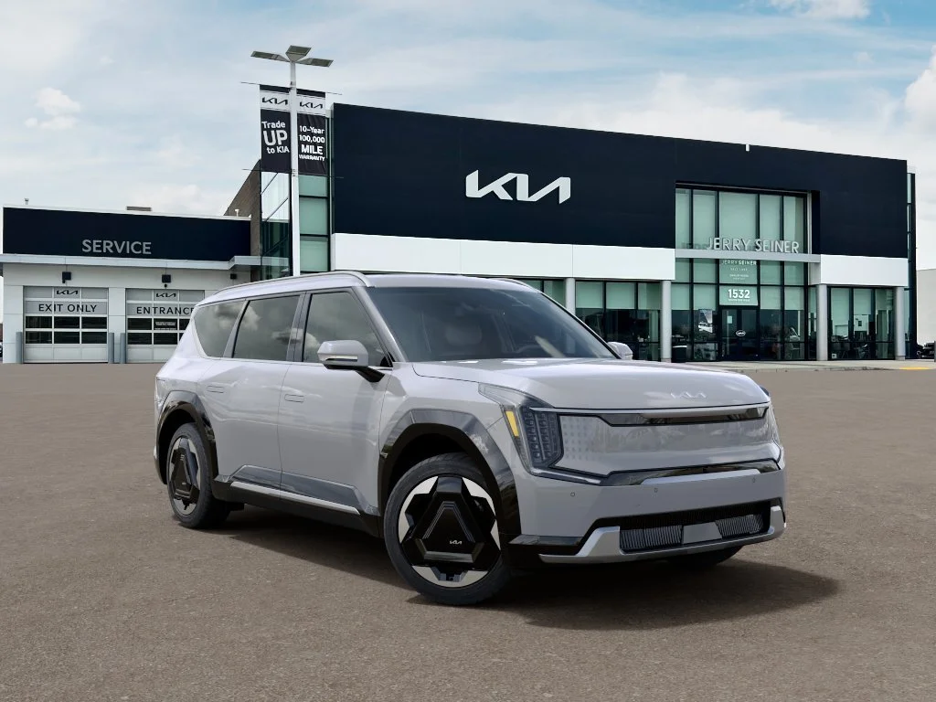 New 2026 Wolf Gray Kia Land AWD image 8
