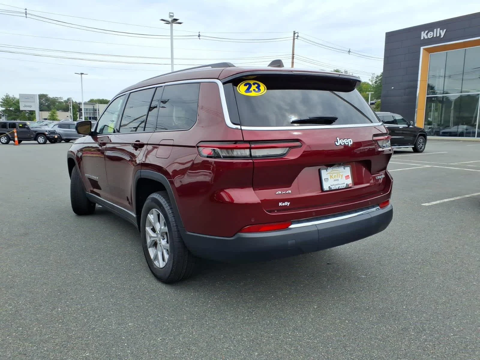 Used 2023 Velvet Red Pearlcoat Jeep Limited image 11