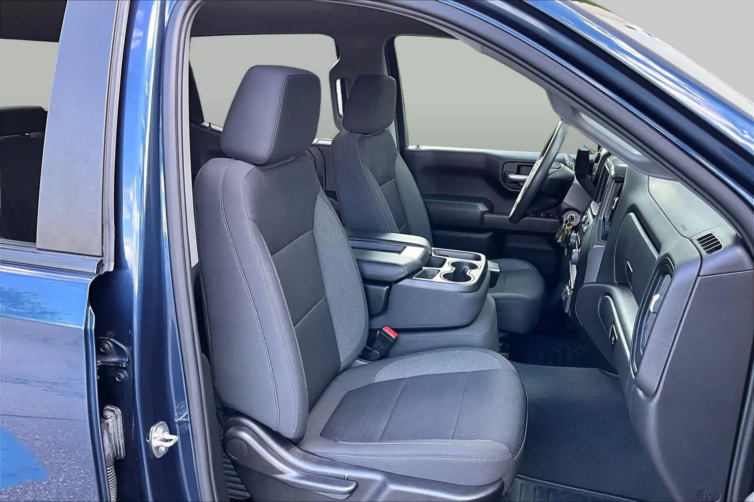 Used 2022 Northsky Blue Metallic Chevrolet Custom image 8