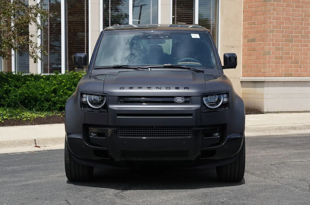 New 2026 Santorini Black Land Rover X-Dynamic SE image 4