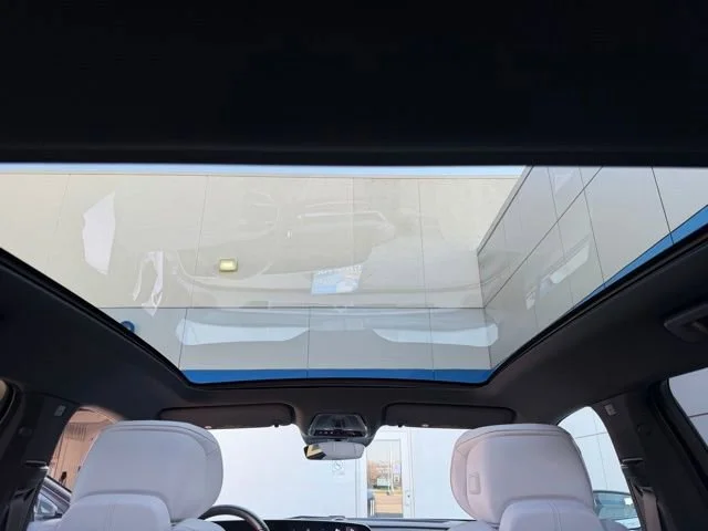 2024 Cadillac LYRIQ Luxury 1 - Photo 13