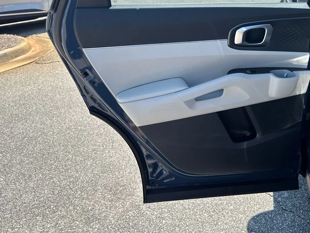 2025 Kia Sorento S - Photo 21