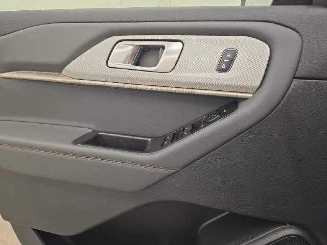 New 2027 Carbonized Gray Metallic Ford Active image 39