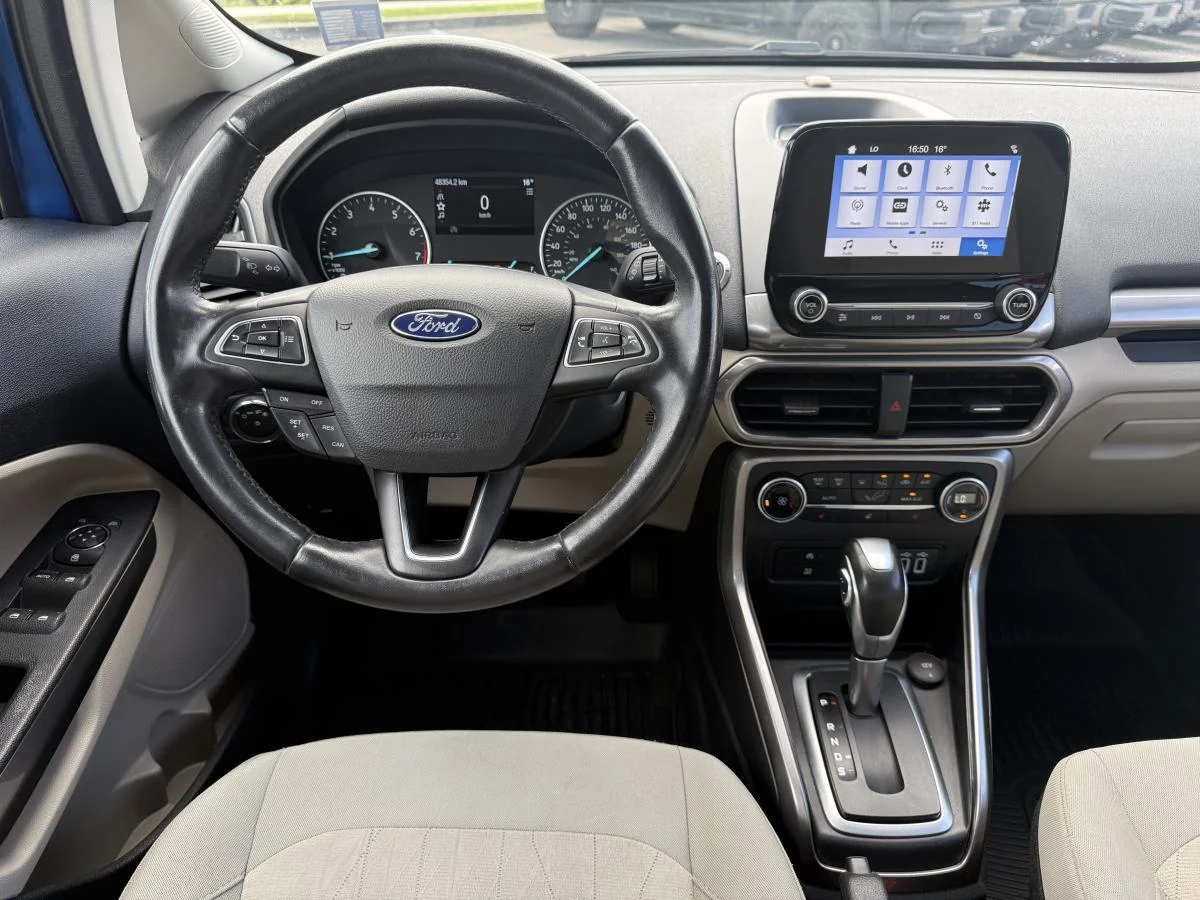 Used 2018 Blue Ford SE image 20