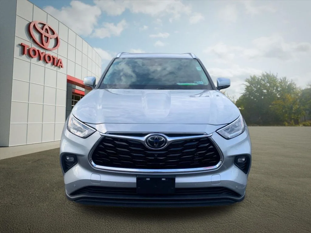 Used 2021 Silver Toyota Limited image 8