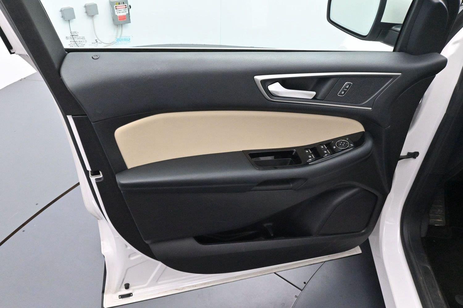 Used 2017 White Platinum Metallic Tri-Coat Ford SEL image 9