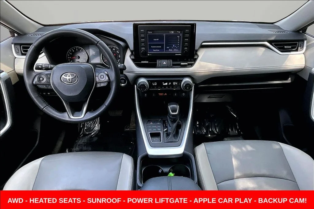 Used 2021 Silver Toyota XLE Premium image 7
