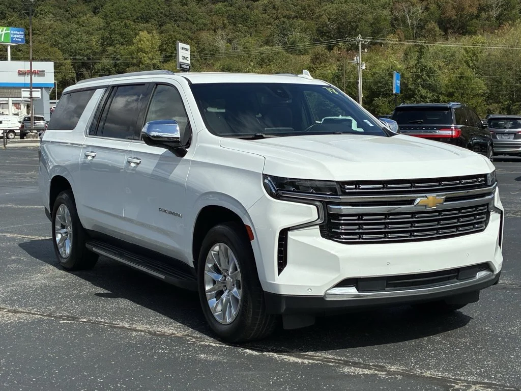 Used 2023 SUMMIT WHITE Chevrolet Premier image 4